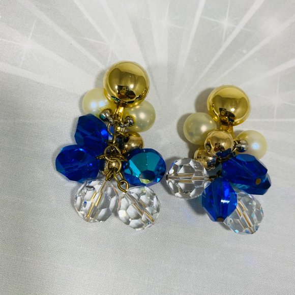 Gorgeous vintage cluster drop earrings with AB and iridescent crystals Clip On - Picture 4 of 6